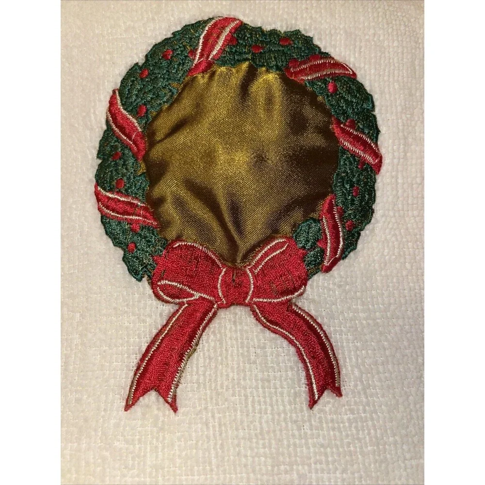 Vtg Christmas Wreath Embroidered Bath Towel And Washcloth Set